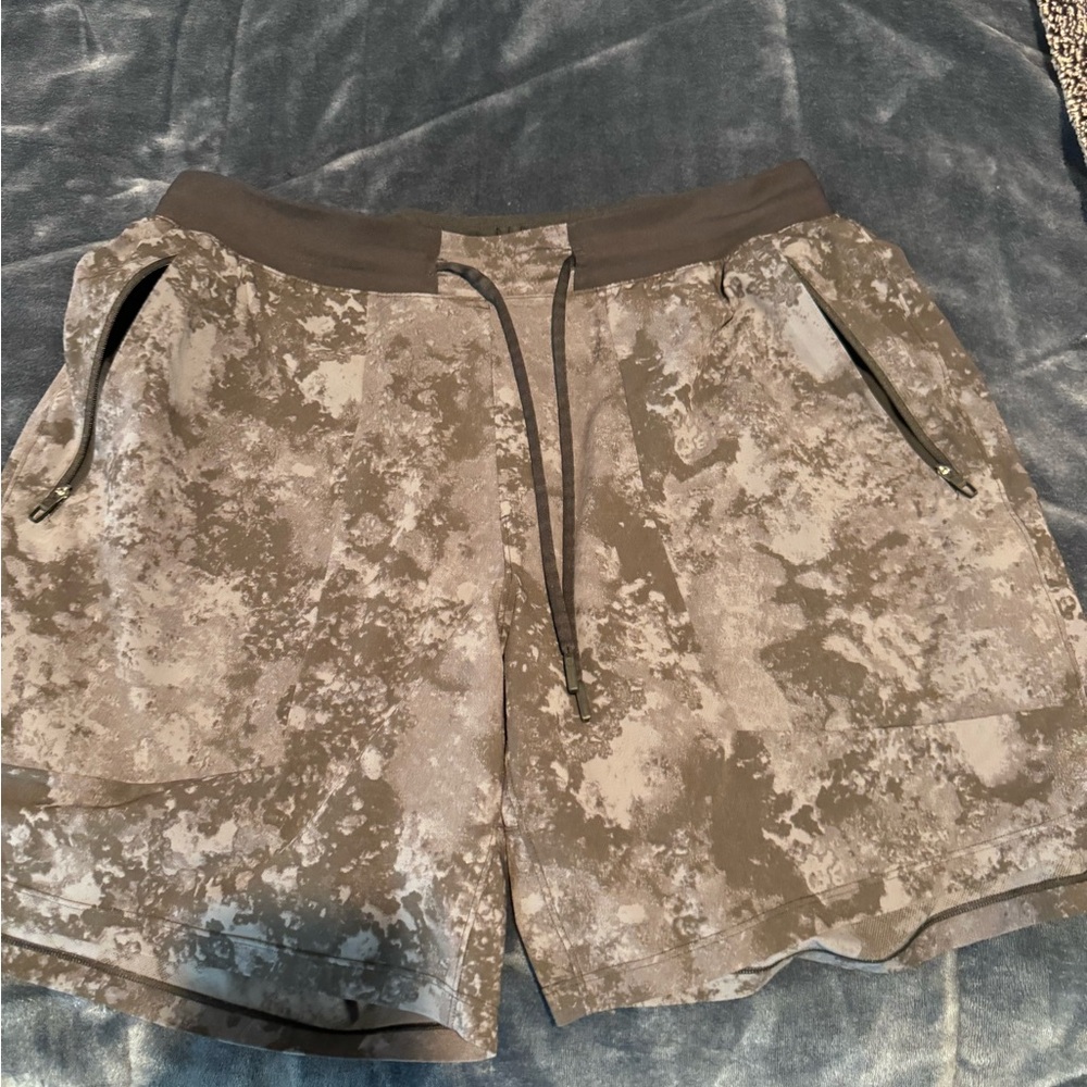 Men’s lululemon shorts
